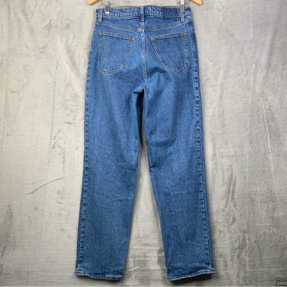 Abercrombie and Finch The 90’s Straight Ultra High Rise. Medium Wash. 29/8. - Picture 2 of 6